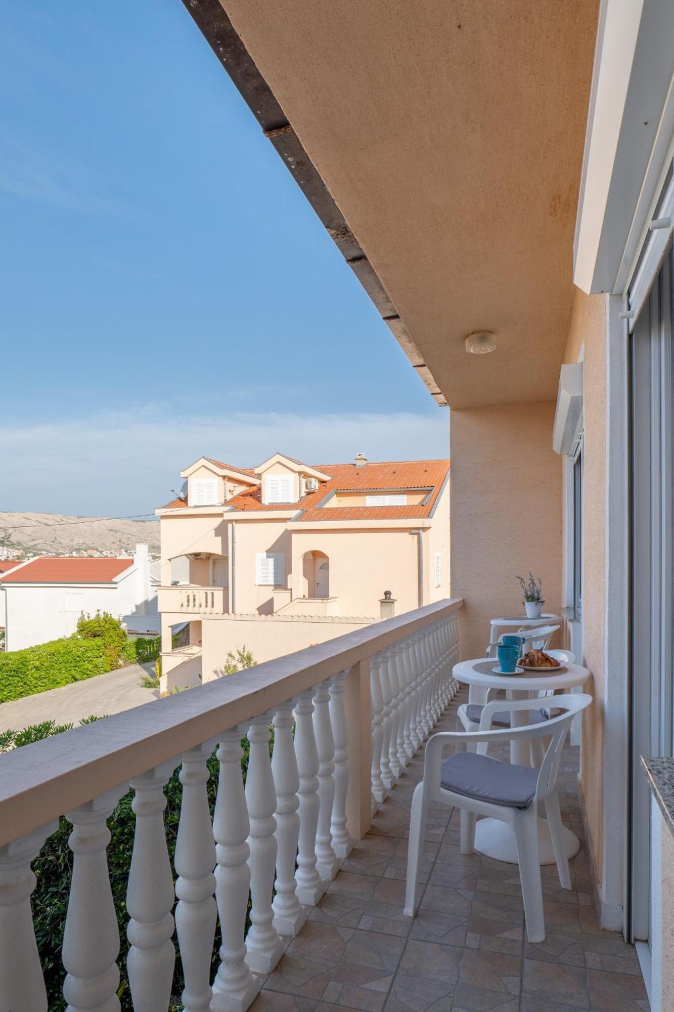Apartment Wish - Two Bedrooms With 2 Ac Renewed Pag Town Extérieur photo